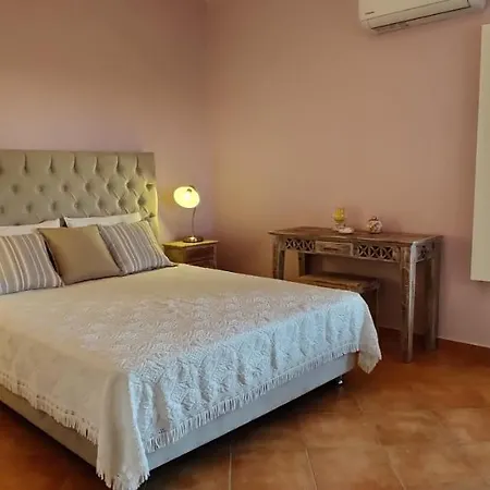 Santa Mavra *
